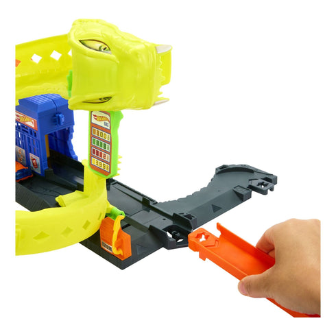 Hot Wheels City Snake Attack Gas Station